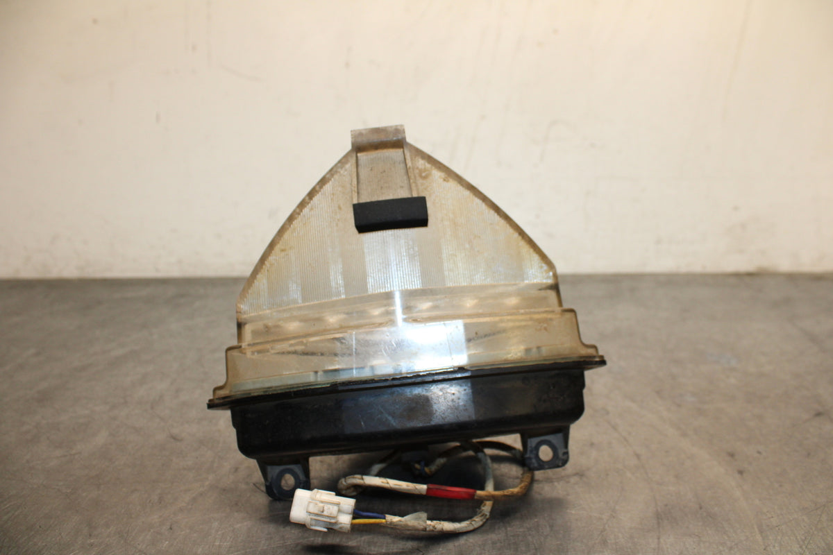 04-05 YAMAHA YZF R1 REAR TAIL TAILLIGHT BACK BRAKE LIGHT BB131