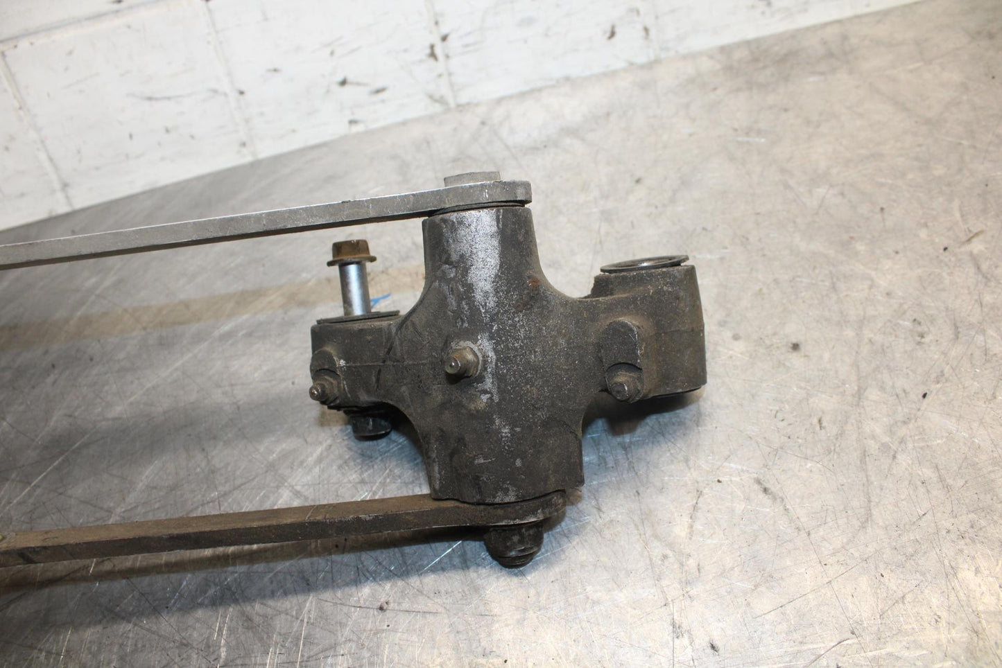 2004 Kawasaki Ninja ZX6RR ZX600M REAR DOGBONE SHOCK LINKAGE LINK BB43