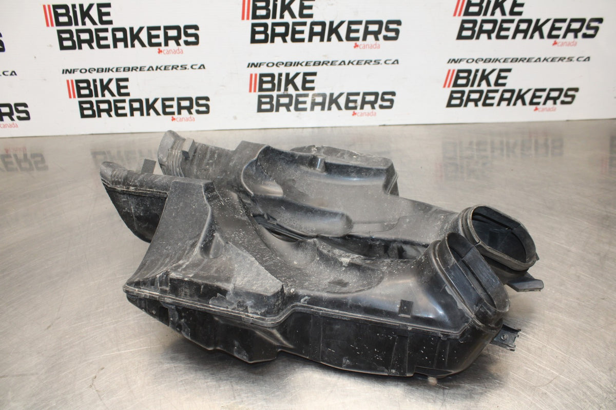 06-07 SUZUKI GSXR750 RIGHT LEFT AIR INTAKE DUCTS BB811