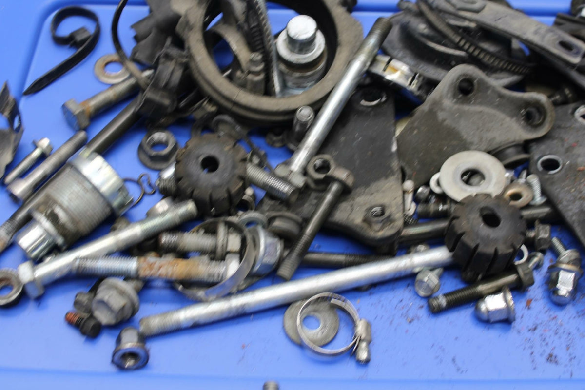 06 HONDA SHADOW 750 VT750C ENGINE MOUNTING BOLTS HARDWARE MOTOR SCREWS BB352