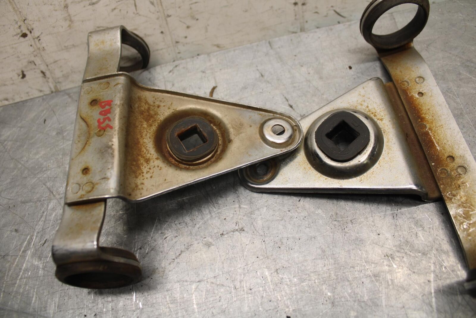 82-83 SUZUKI GS1100GL FRONT TURN SIGNAL MOUNT BRACKET HEADLIGHT BB30