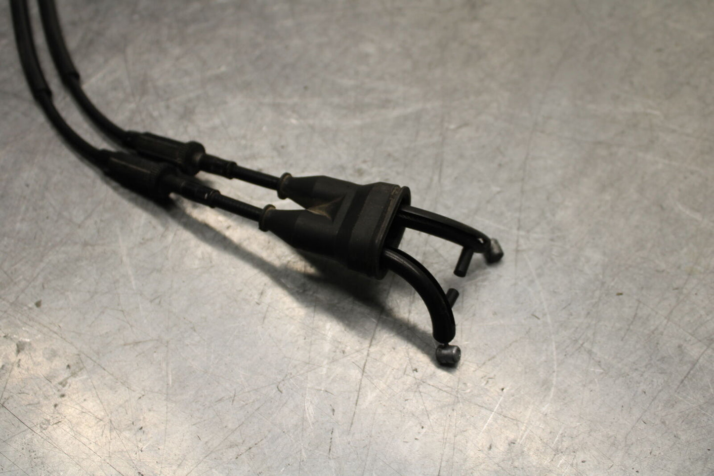 16 KAWASAKI NINJA ZX10R THROTTLE CABLES LINES 54012-0631 BB650