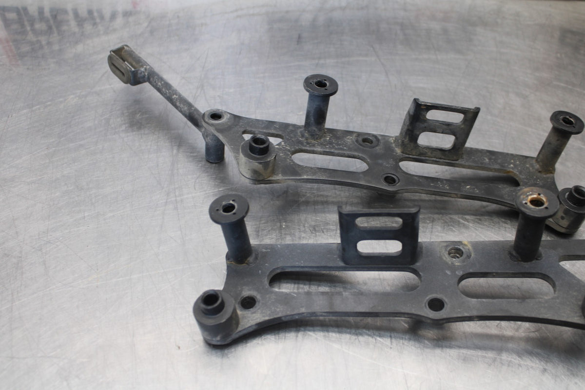 08 KAWASAKI VULCAN 1600 VN1600D NOMAD SADDLEBAG MOUNTING BRACKETS MOUNTS BB904