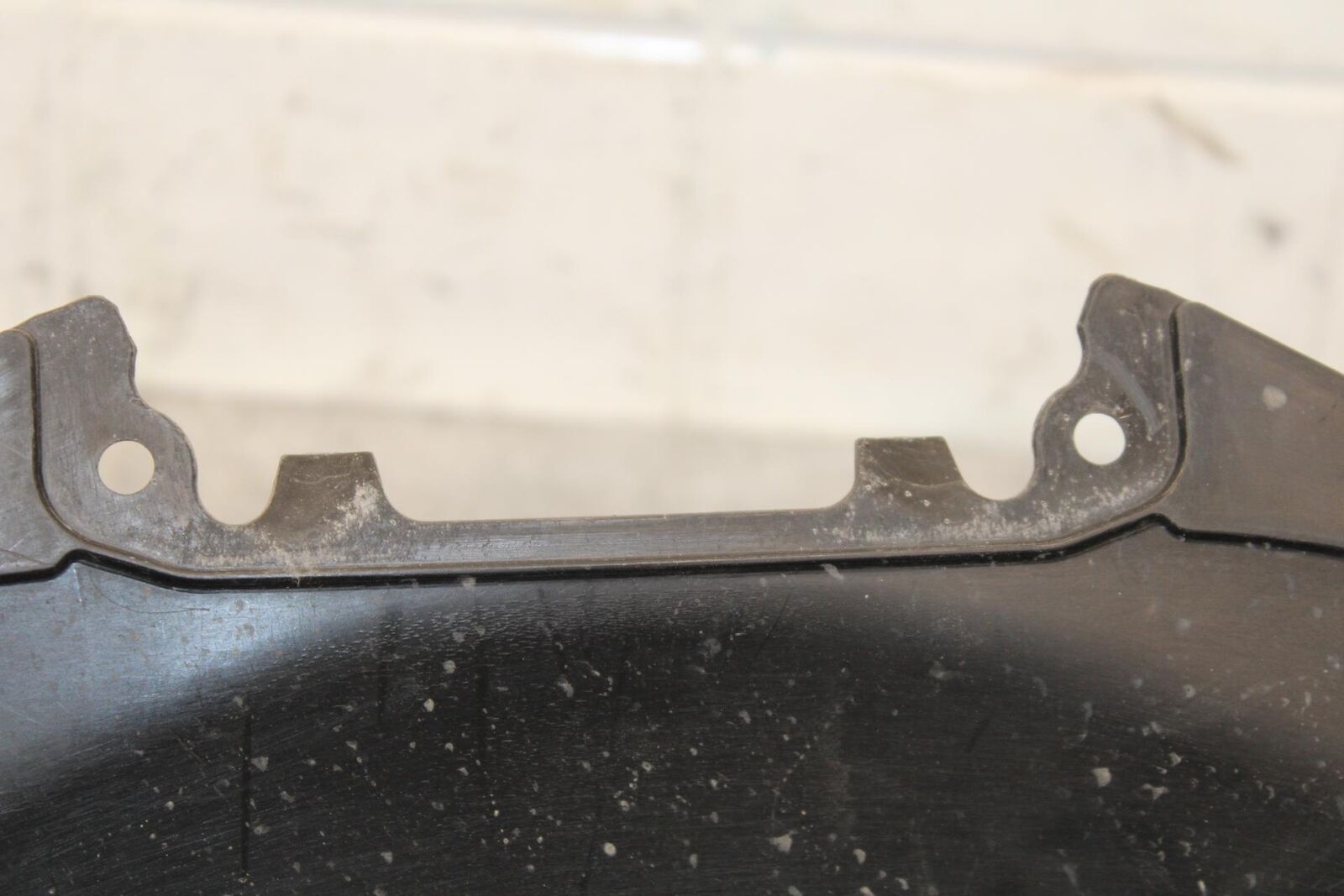 20 SUZUKI GSXR 1000 CENTER UNDER PANEL TRIM COWL BB597