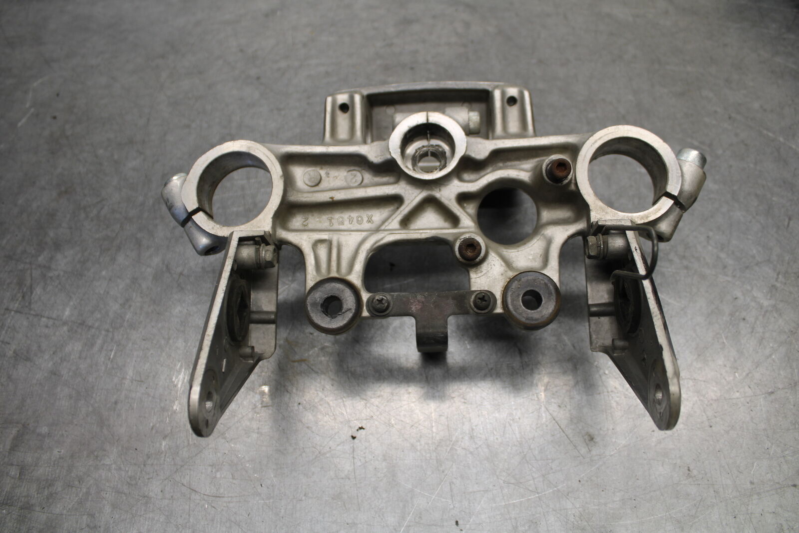 85-86 SUZUKI MADURA 1200 FORKS UPPER TRIPLE TREE CLAMP  BB691
