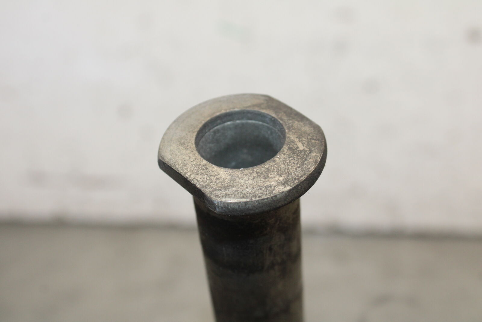 09-12 KAWASAKI NINJA ZX6R REAR AXLE BACK WHEEL RIM BOLT AXEL 41068-0035  BB698