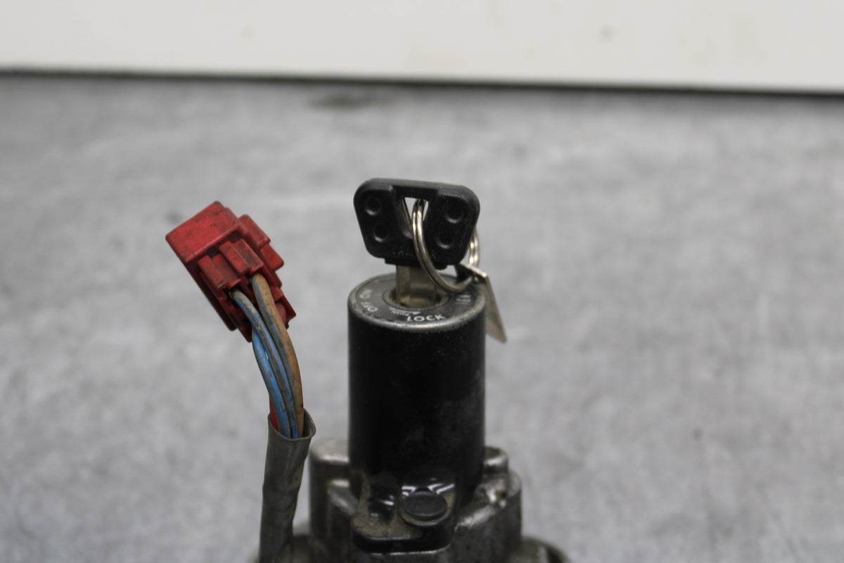 06-07 YAMAHA V STAR 1100 IGNITION LOCK KEY SET W/ GAS CAP AND SEAT LOCK BB124