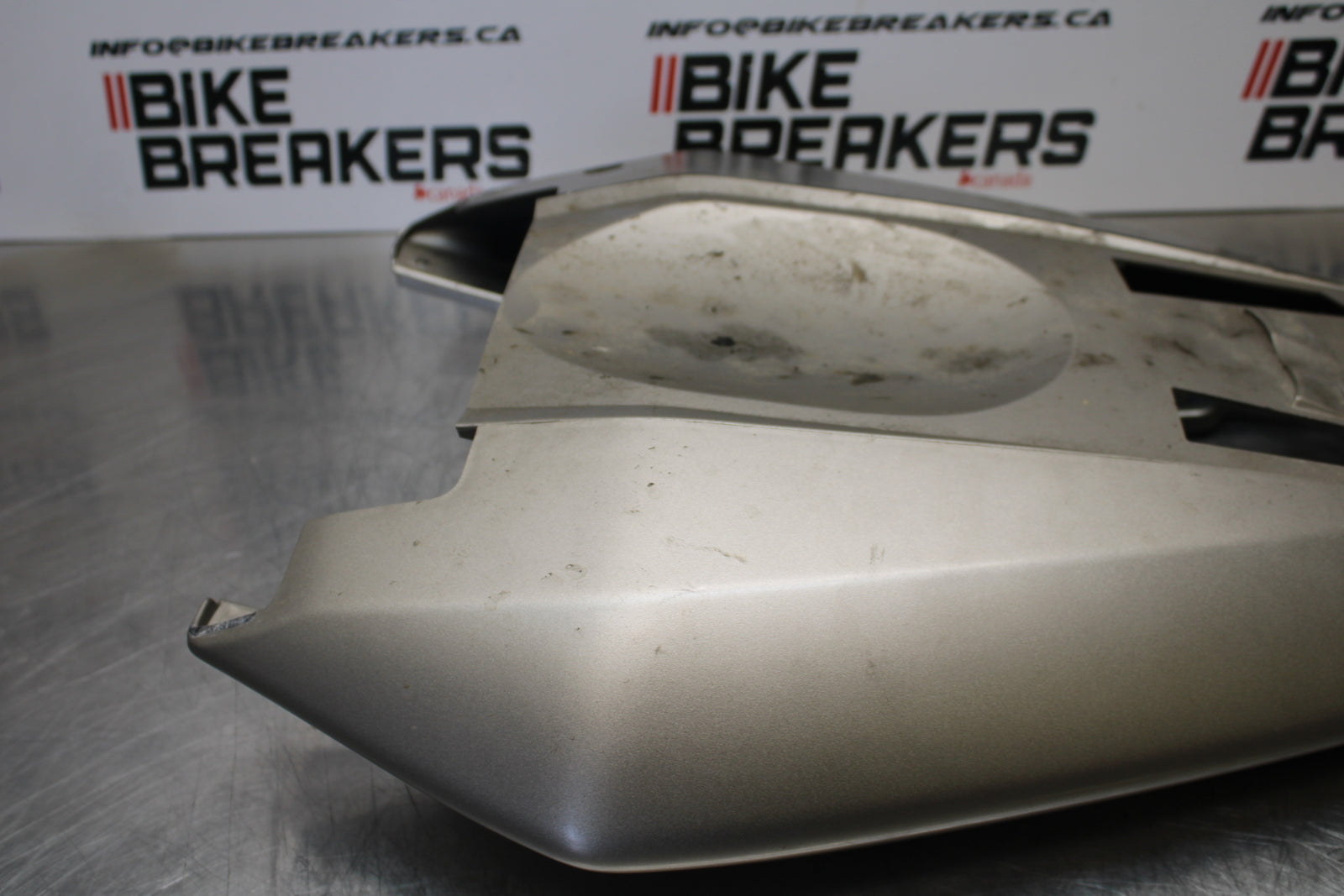 04-05 KAWASAKI NINJA ZX10R REAR BACK TAIL FAIRING COWL SHROUD BB163