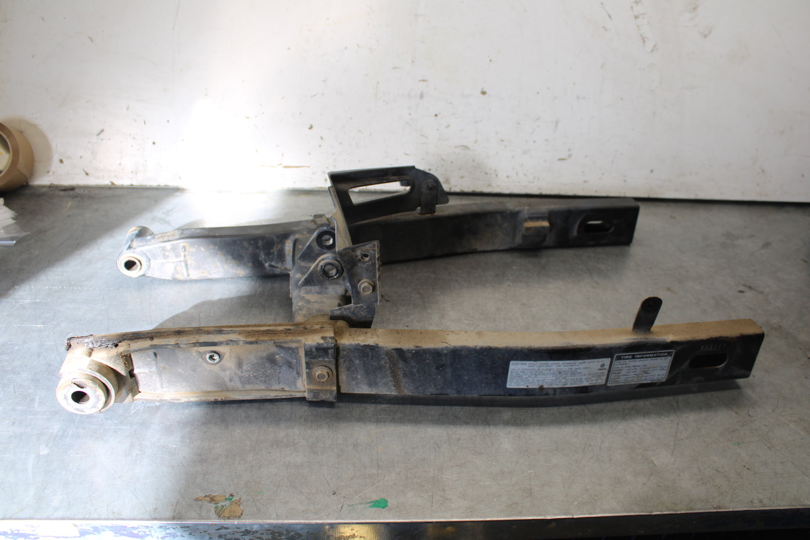 09-15 YAMAHA FZ6R REAR SWINGARM BACK SUSPENSION SWING ARM BB686