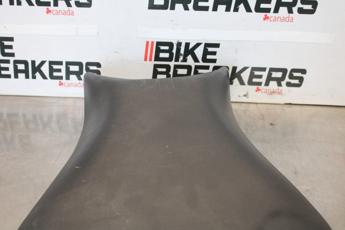 03-04 YAMAHA YZF R6 FRONT DRIVERS SEAT PAD SADDLE PILLION BB890