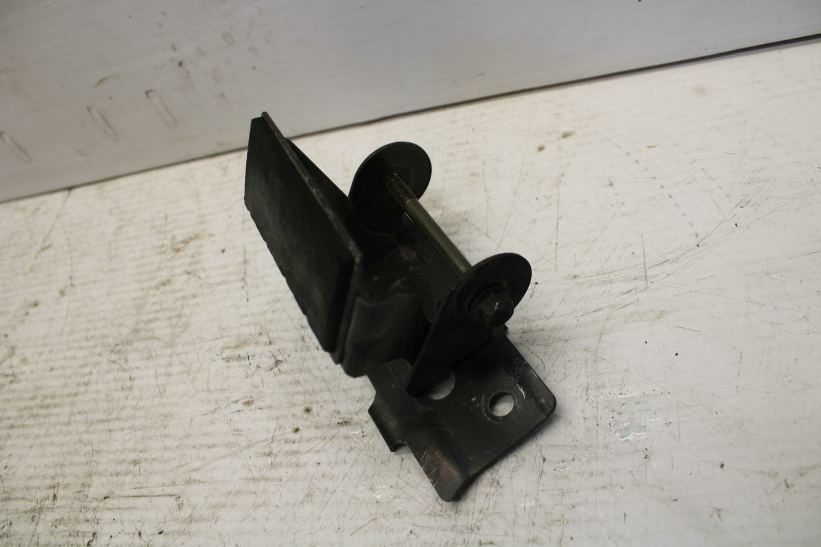 99-02 SUZUKI SV650S GAS TANK FUEL CELL PETROL RESERVOIR BRACKET MOUNT BB299
