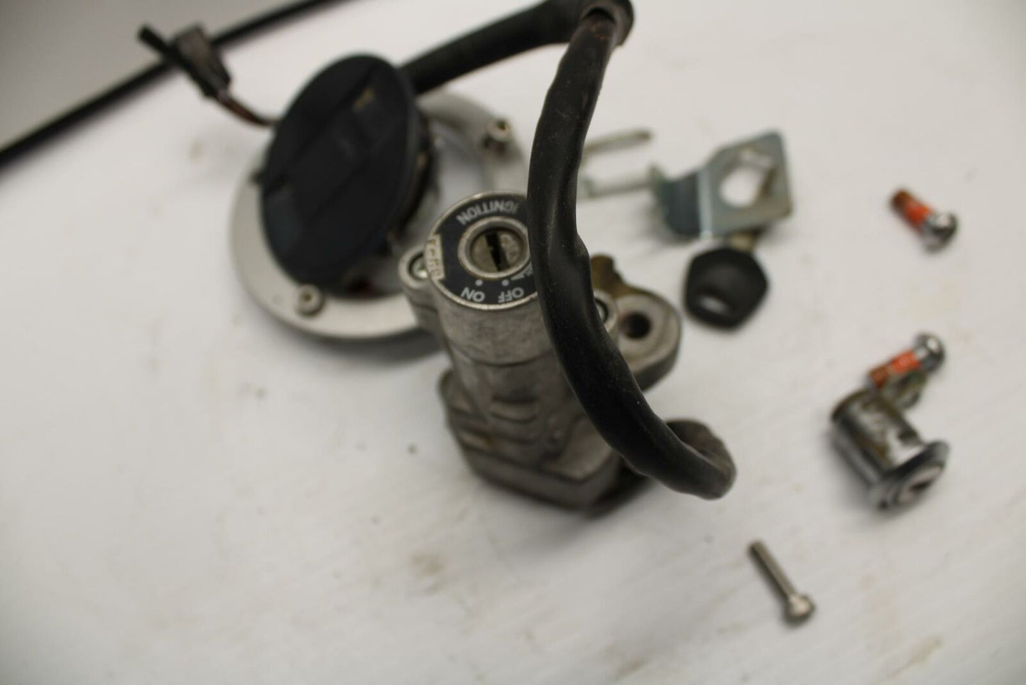 13-16 SUZUKI BANDIT 1250S  IGNITION LOCK KEY SET W/ GAS CAP AND SEAT LOCK BB238