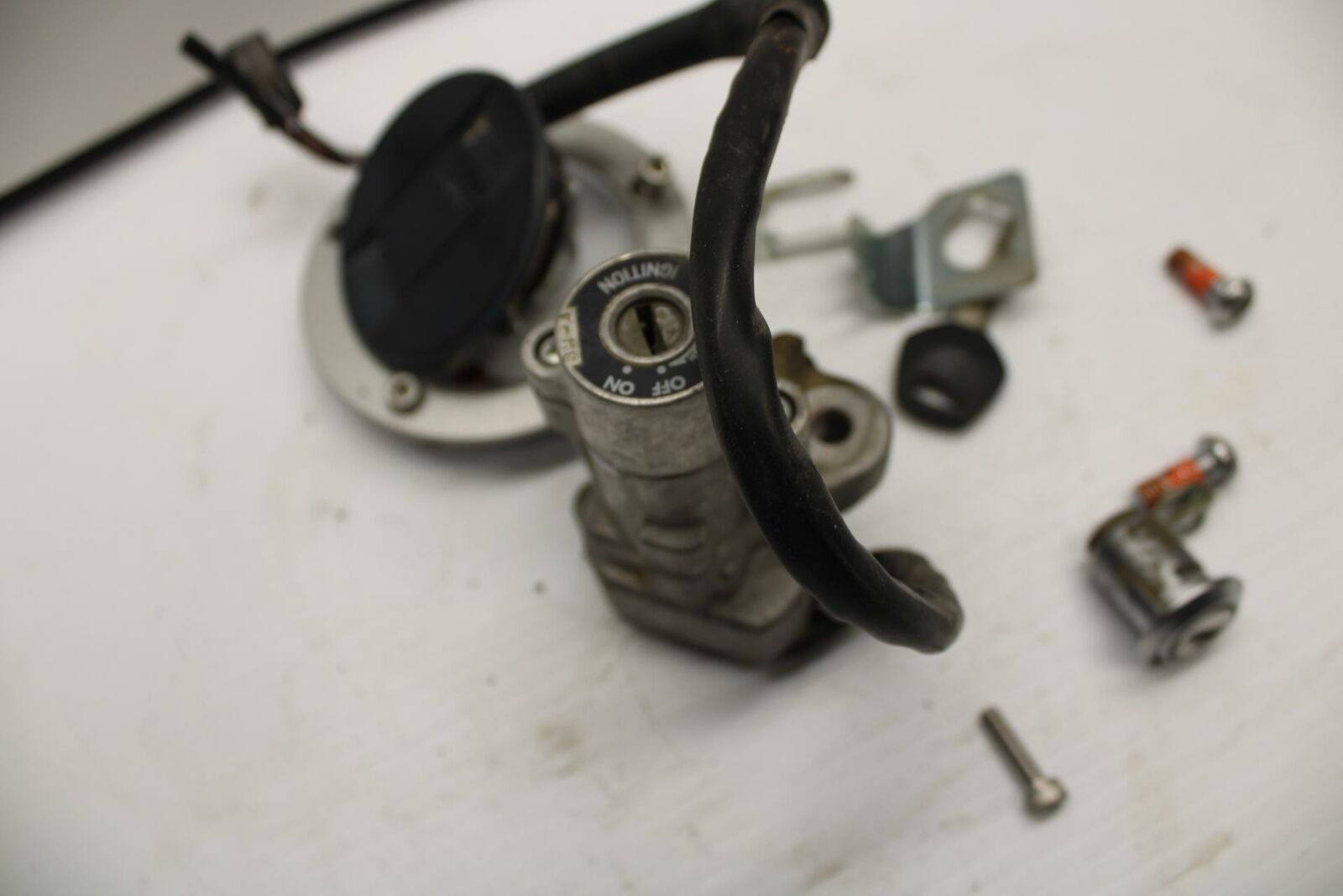13-16 SUZUKI BANDIT 1250S  IGNITION LOCK KEY SET W/ GAS CAP AND SEAT LOCK BB238