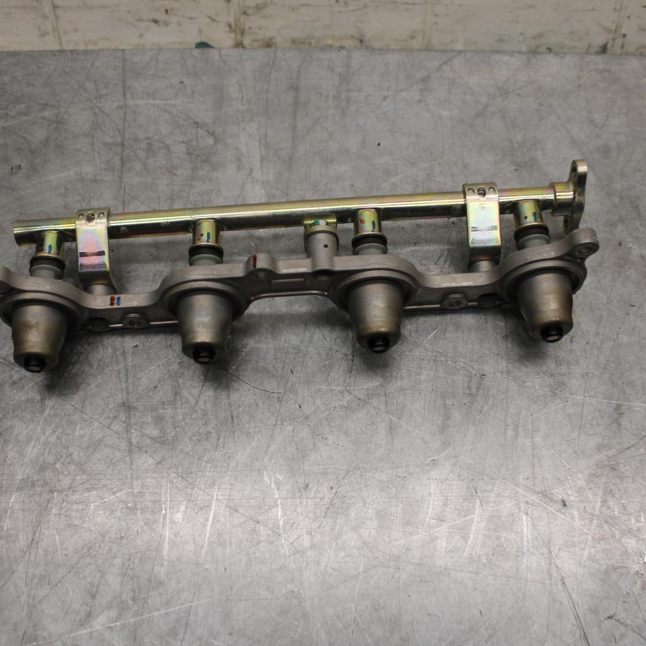 05-06 HONDA CBR600RR SECONDARY FUEL INJECTORS TOP AIRBOX GAS RAIL BB479