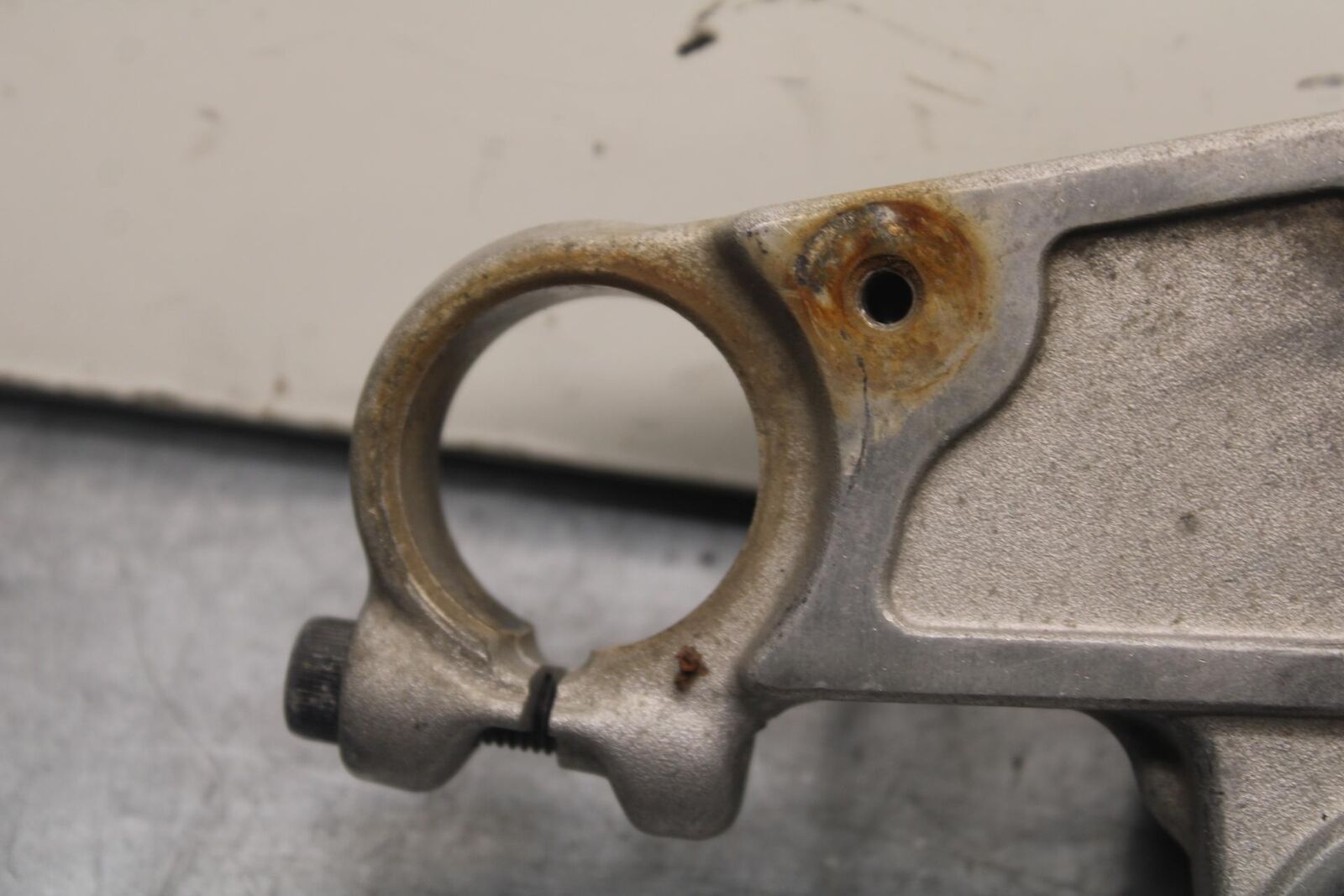 1988 Yamaha FZ600 FORKS UPPER TRIPLE TREE CLAMP BB601