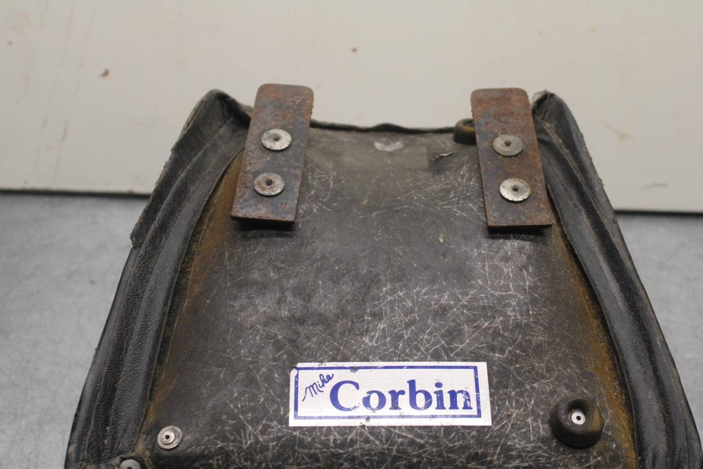 1988 Yamaha FZ600 FRONT DRIVERS SEAT PAD SADDLE BB601