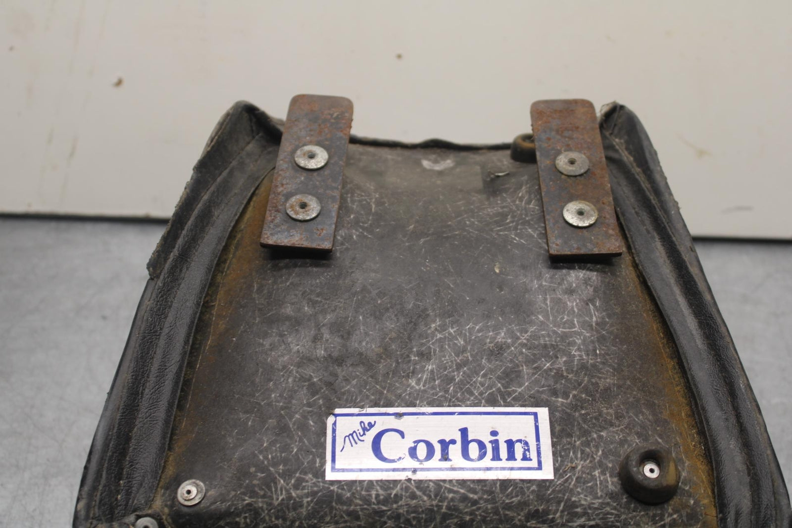 1988 Yamaha FZ600 FRONT DRIVERS SEAT PAD SADDLE BB601