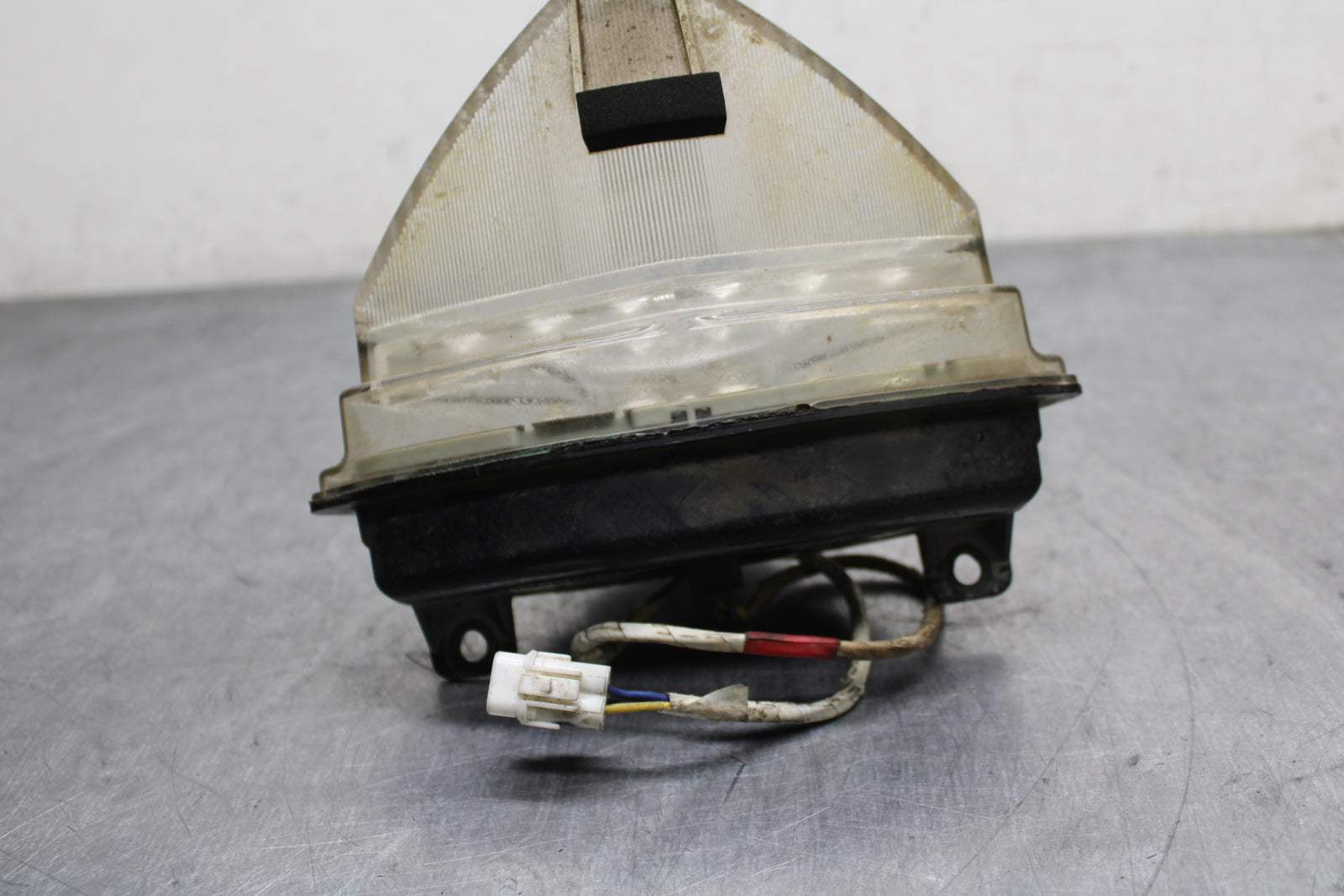 04-05 YAMAHA YZF R1 REAR TAIL TAILLIGHT BACK BRAKE LIGHT BB131