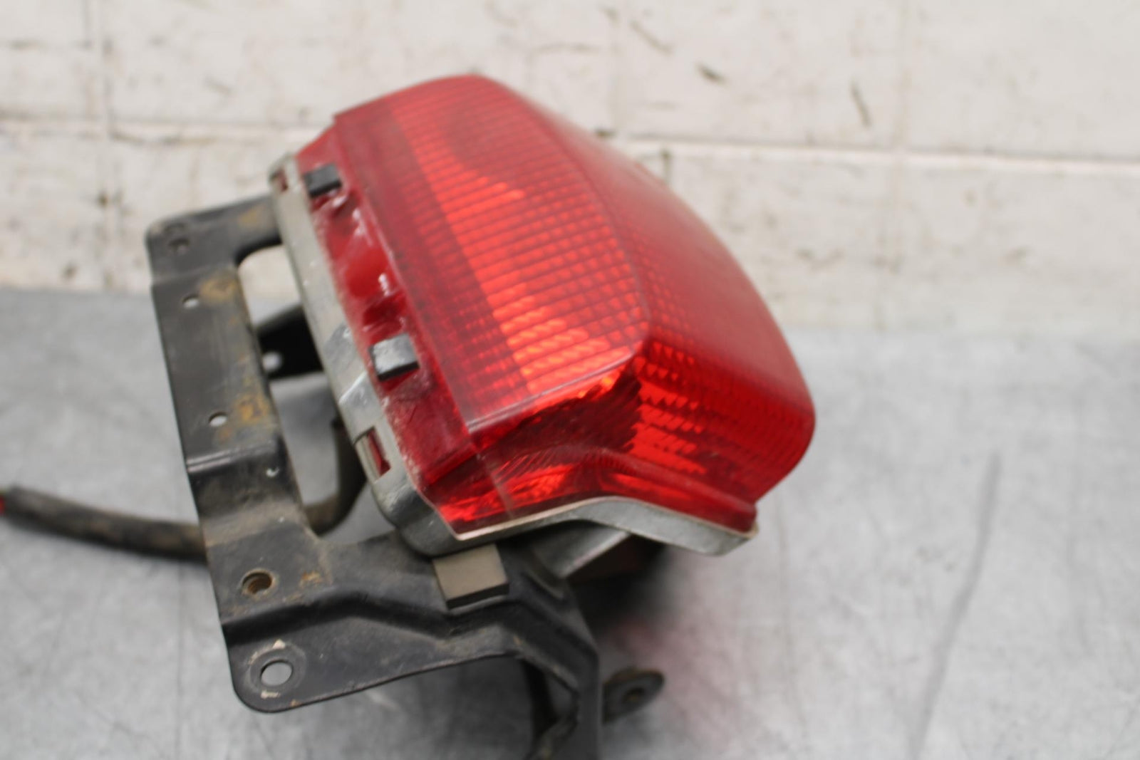 00-01 KAWASAKI ZZR600 REAR TAIL TAILLIGHT BACK BRAKE LIGHT BB568
