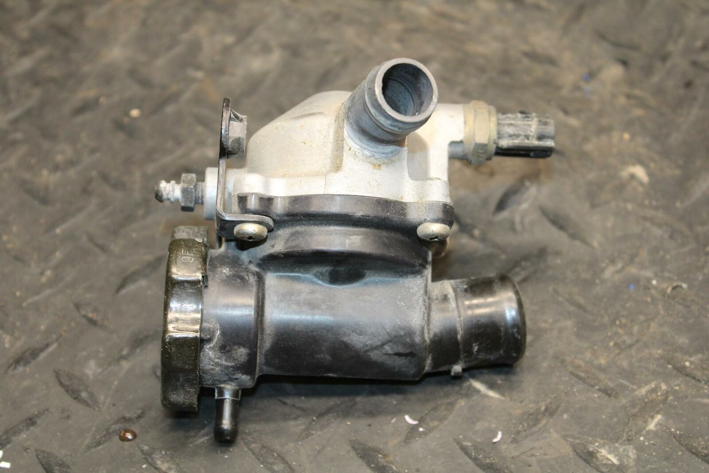 05-06 KAWASAKI VULCAN 1500 VN1500 CLASSIC THERMOSTAT W HOUSING ASSEMBLY BB220