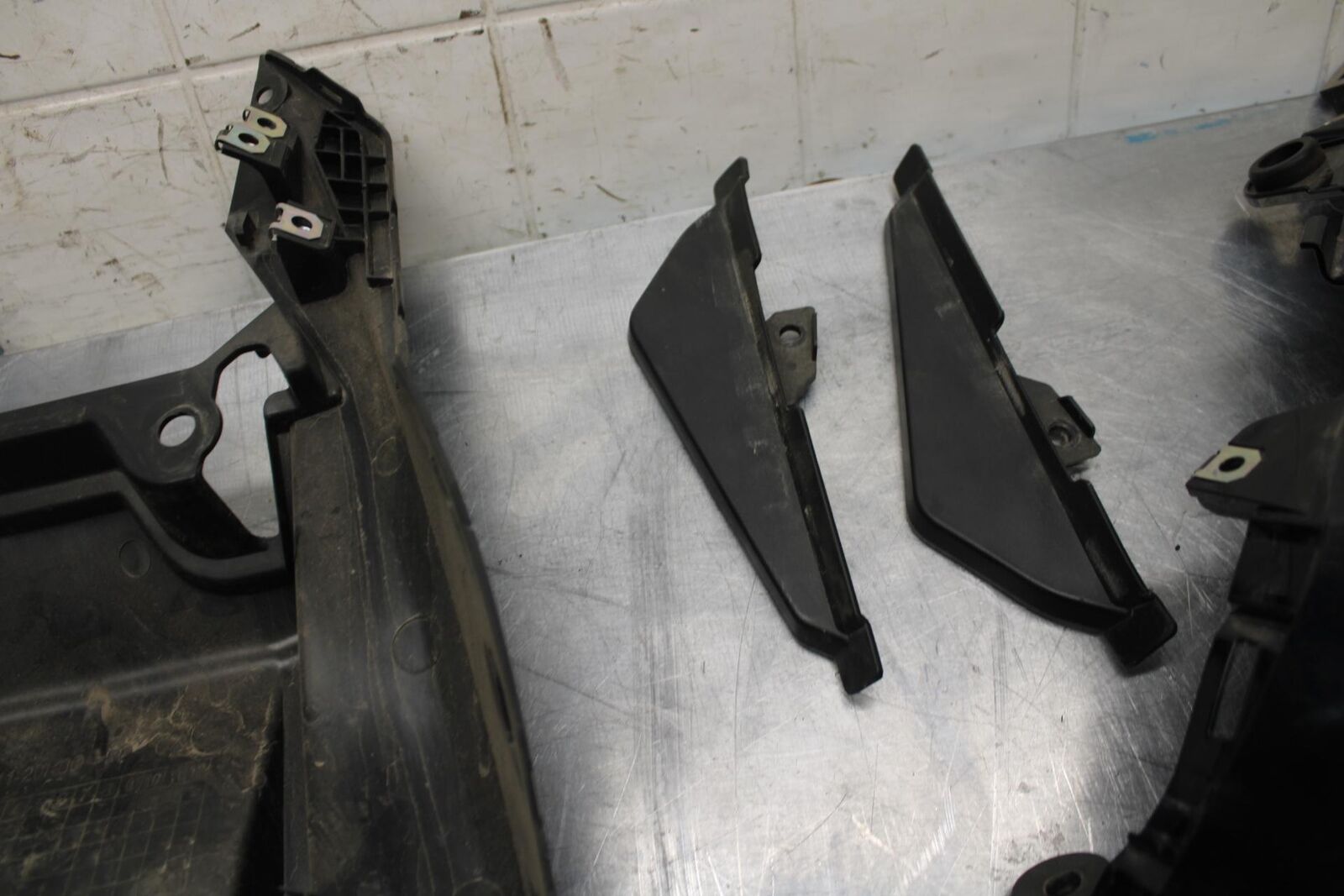 17-23 SUZUKI GSXR 250 GSX250RL8 BLACK REAR BACK TAIL FAIRING COWL SHROUD BB490