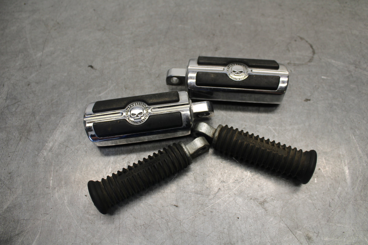04-16 HARLEY-DAVIDSON SPORTSTER 883 FRONT REAR FOOT RESTS PEGS SET PAIR BB680