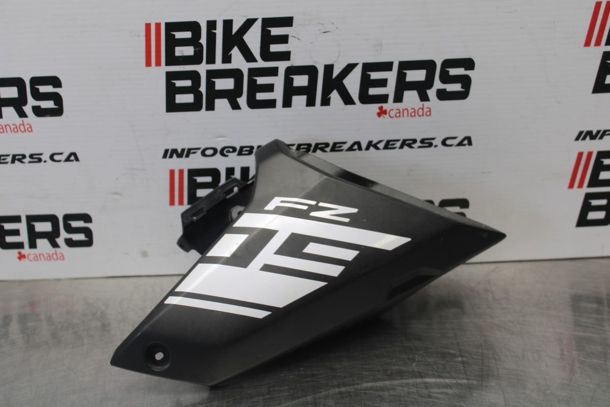 14-17 YAMAHA FZ09 RIGHT LOWER MID UPPER SIDE FAIRING COWL BB111