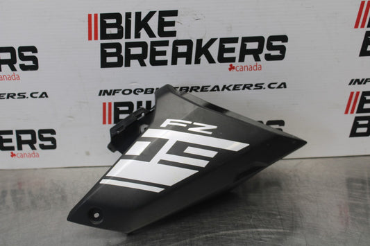 14-17 YAMAHA FZ09 RIGHT LOWER MID UPPER SIDE FAIRING COWL BB111