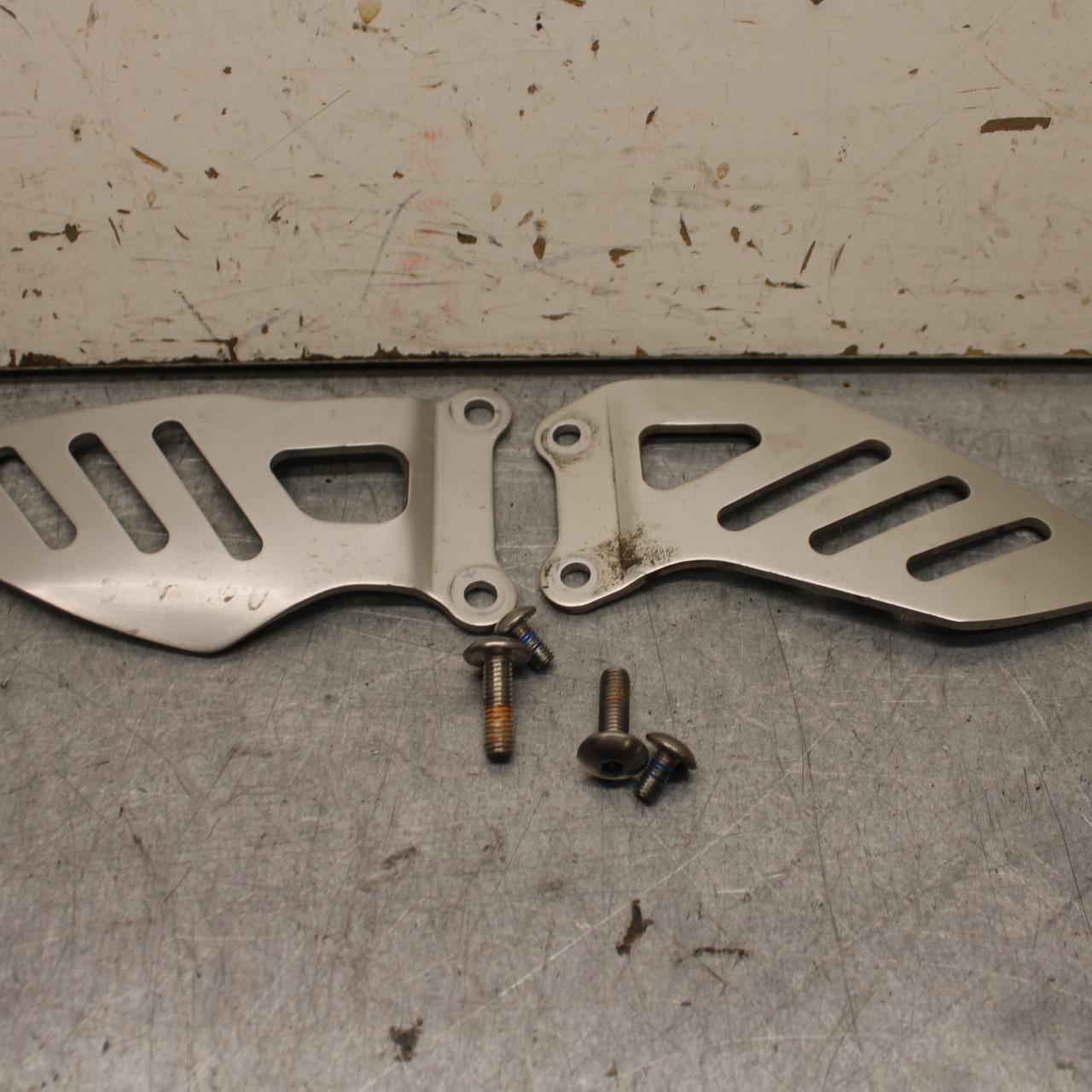 06-07 SUZUKI GSXR750 RIGHT AND LEFT PAIR REARSET HEEL GUARD COVER  BB645