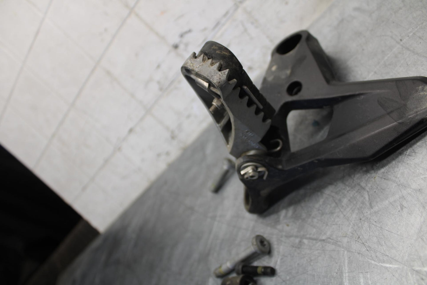 22 KTM 890 ADVENTURE   LEFT REARSET REAR SET DRIVER FOOT PEG REST STOP BB514