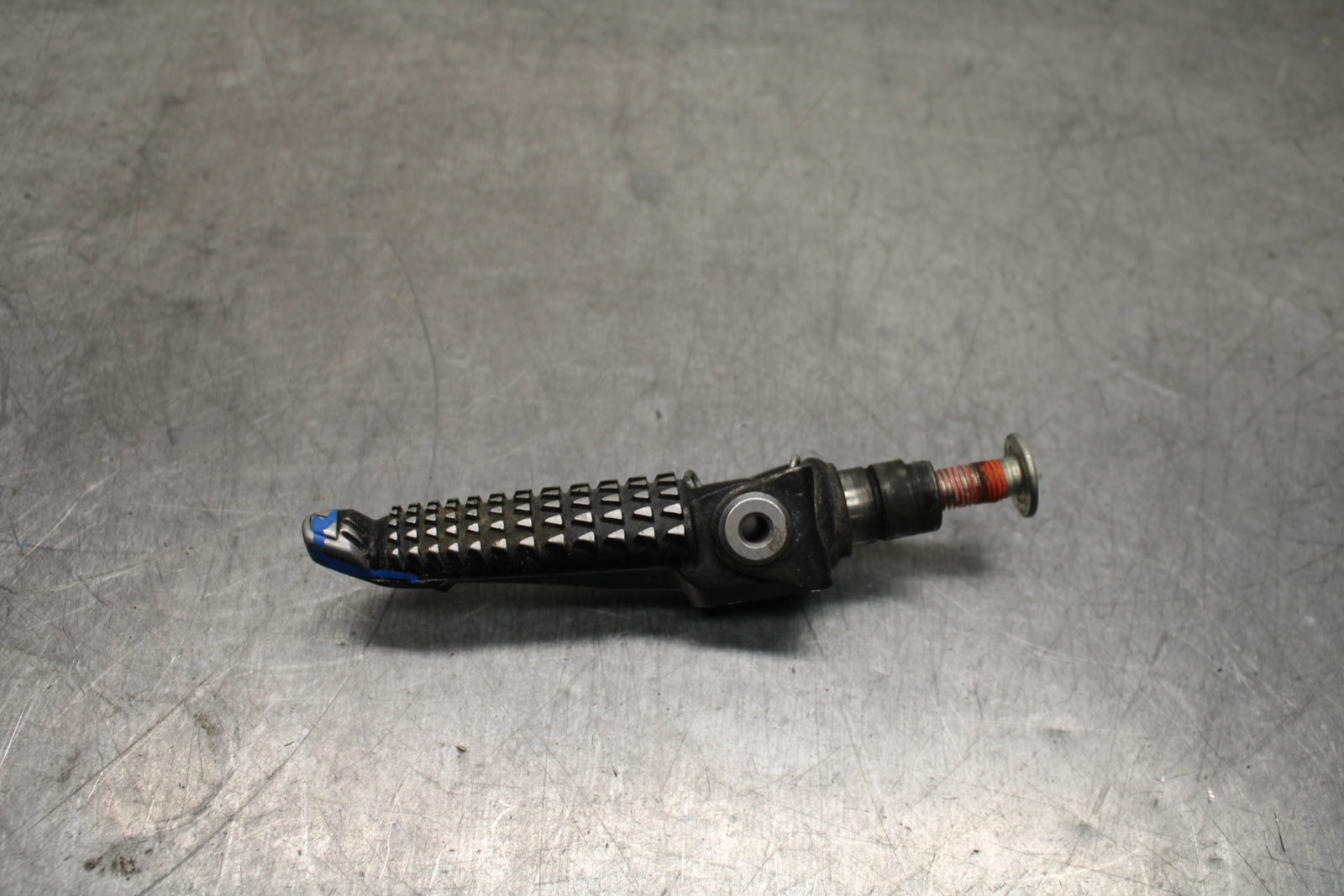 13-17 KAWASAKI NINJA ZX6R ZX636E RIGHT FRONT FOOT REST PEG STEP BB735