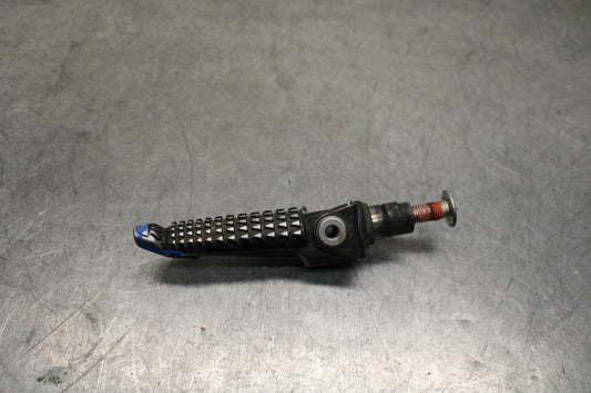 13-17 KAWASAKI NINJA ZX6R ZX636E RIGHT FRONT FOOT REST PEG STEP BB735