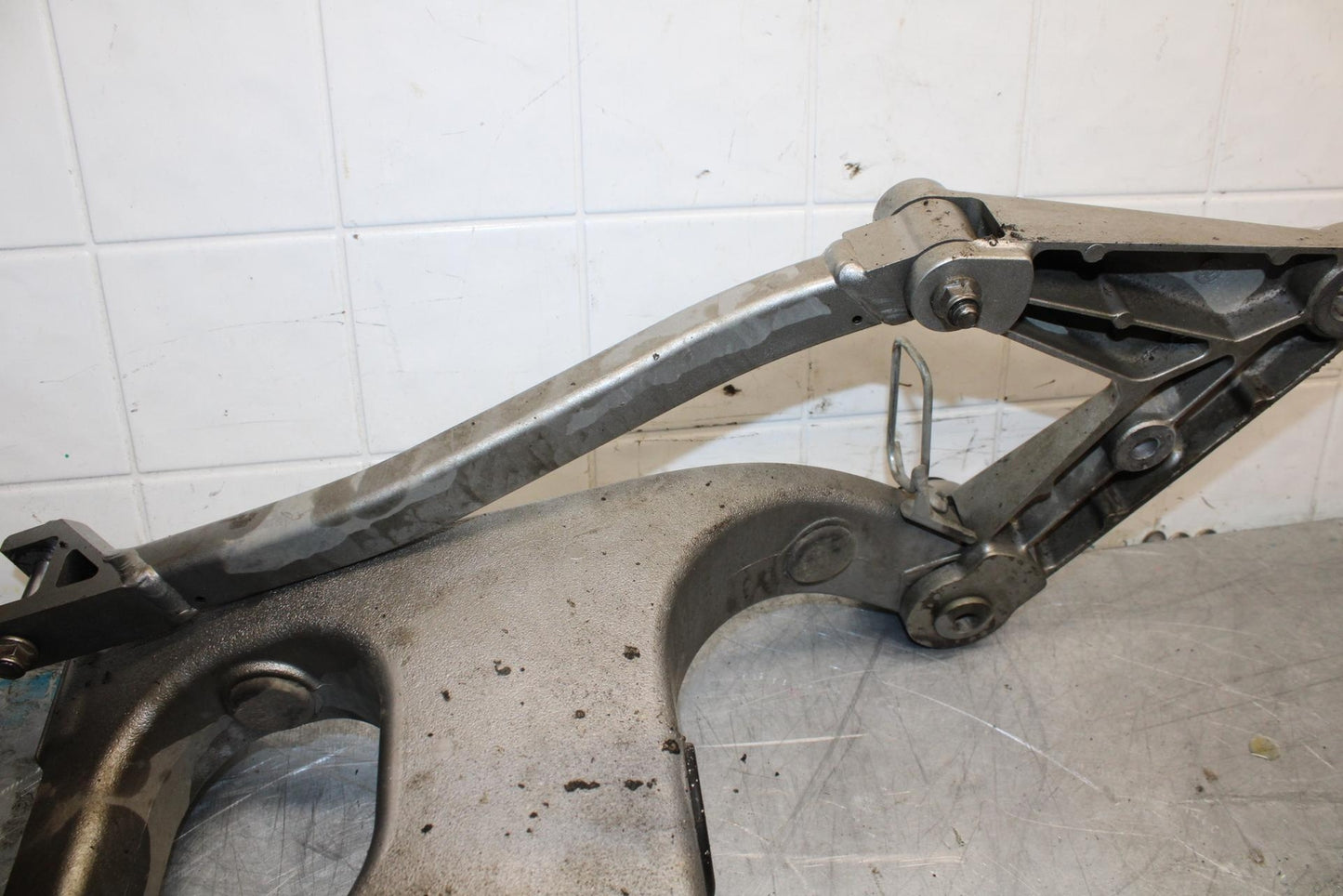 07-08 KAWASAKI CONCOURS 1400 ABS REAR SWINGARM BACK SUSPENSION SWING ARM BB449