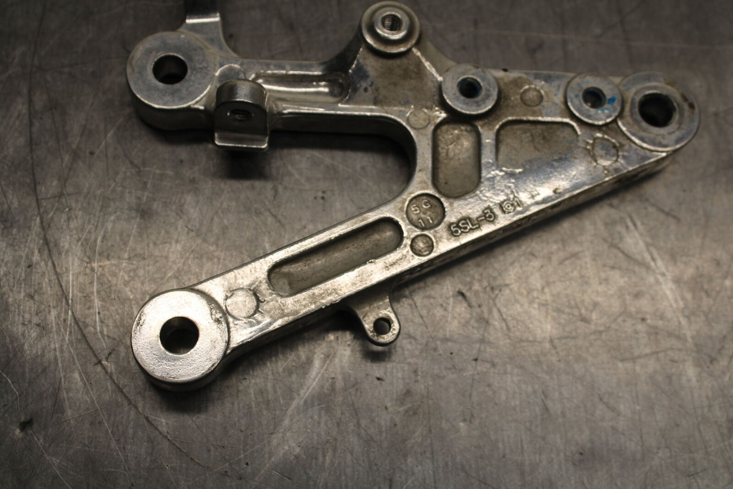 08-09 YAMAHA YZF R6S RIGHT REARSET REAR SET DRIVER FOOT PEG BRACKET MOUNT BB114