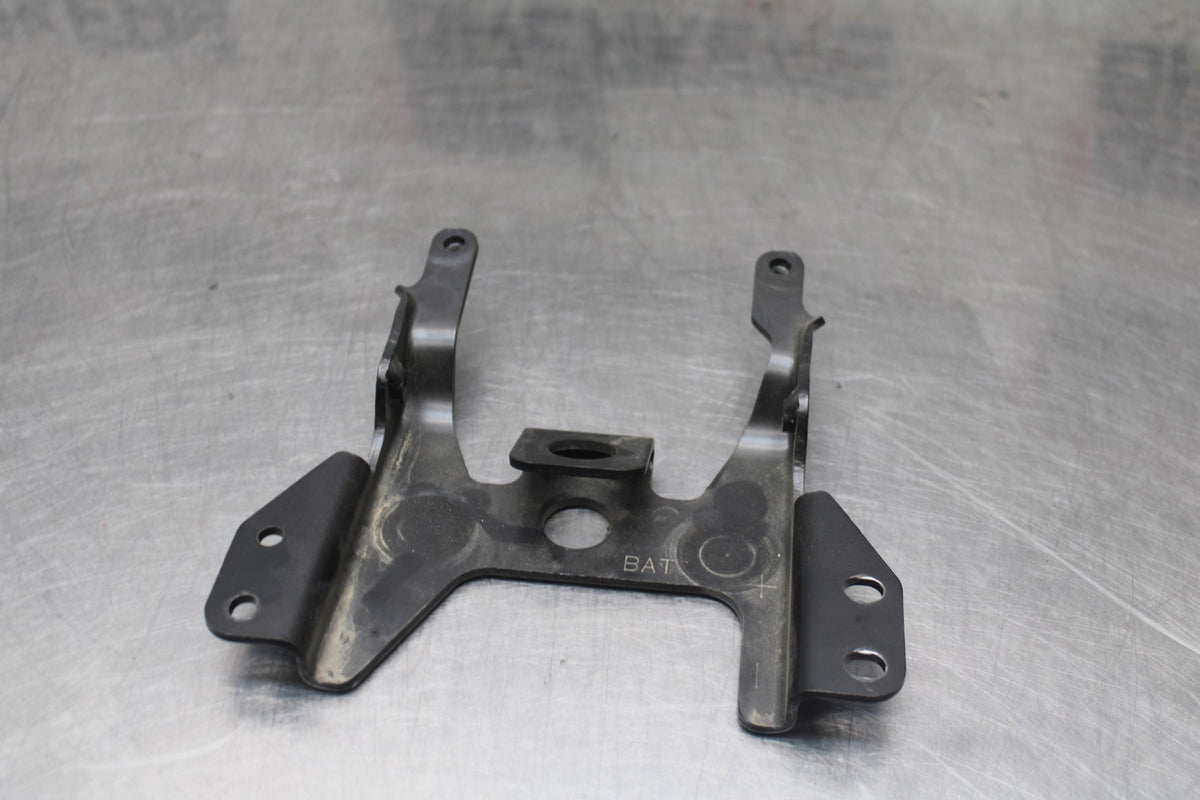 23-24 YAMAHA MT-07 FRONT SEAT MOUNTING BRACKET MOUNT BB927