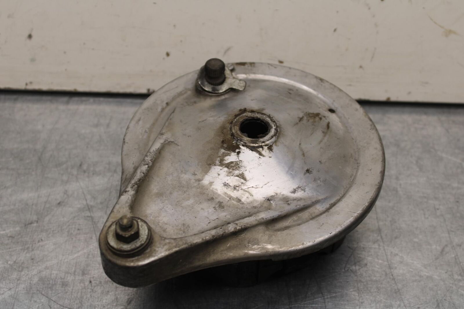 1985 Honda Shadow 500 VT500C REAR BACK BRAKE CALIPER W MOUNT BRACKET BB615