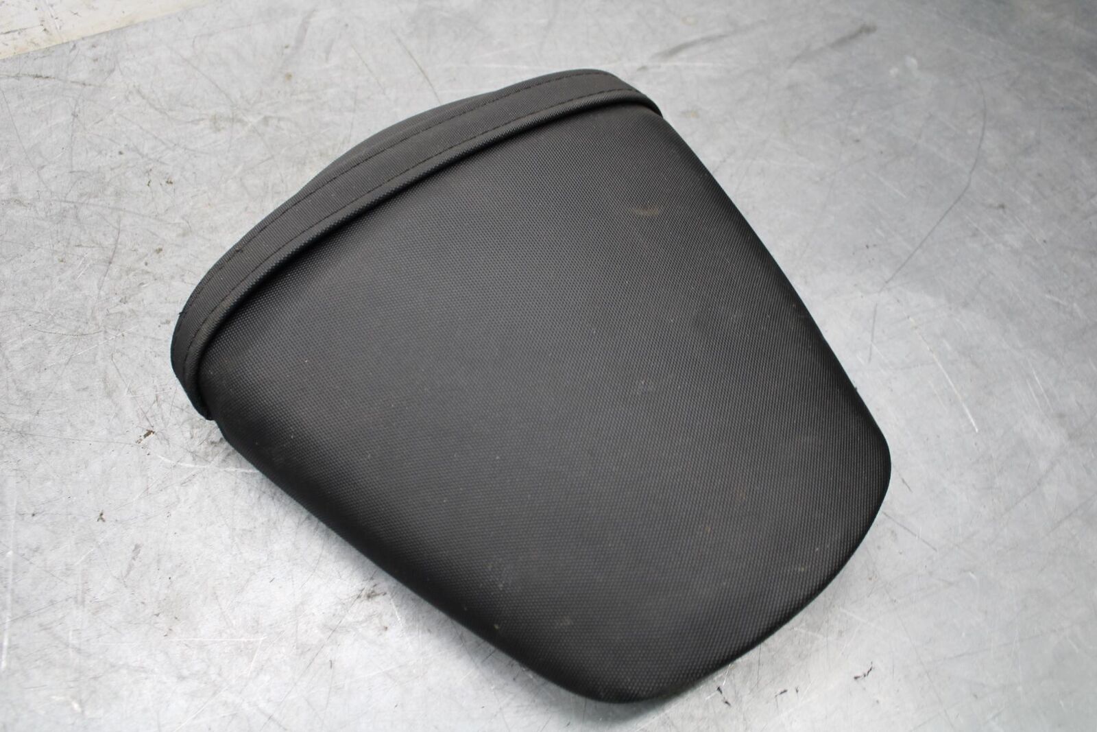 2017 Suzuki GSXR600 REAR BACK PASSENGER TANDEM SEAT PAD SADDLE PILLION BB527