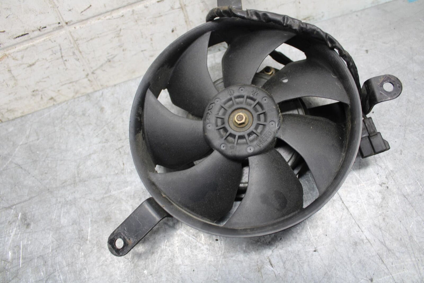 2003 Yamaha YZF R6 ENGINE RADIATOR COOLING FAN 5SL-12405-00-00 BB539