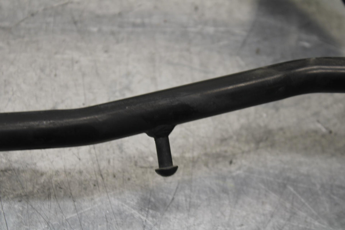 04-09 SUZUKI GS 500 FH GS500F PASSENGER REAR SEAT GRAB BAR HANDLE SET BB97