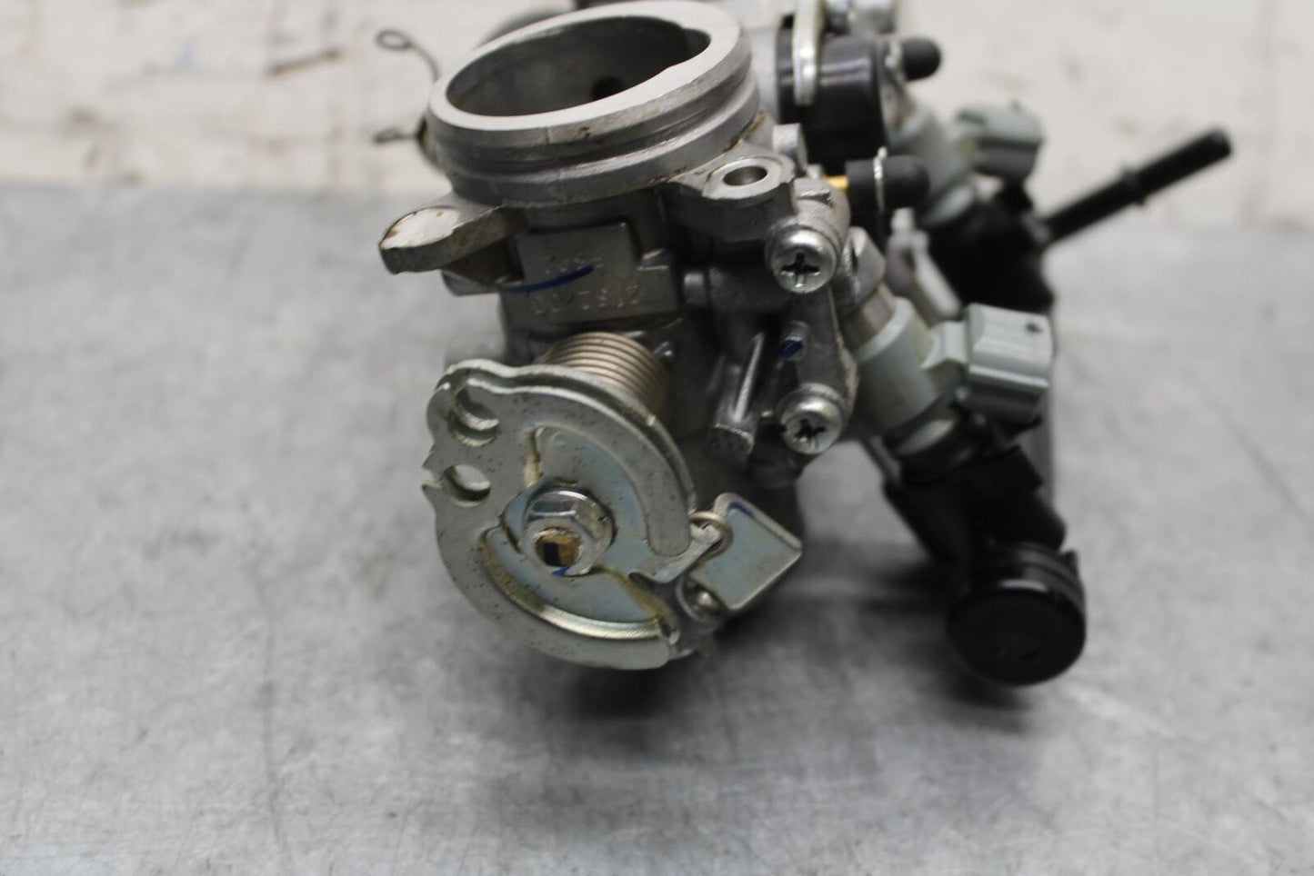 19 YAMAHA YZF R3 MAIN FUEL INJECTORS / THROTTLE BODIES BB56