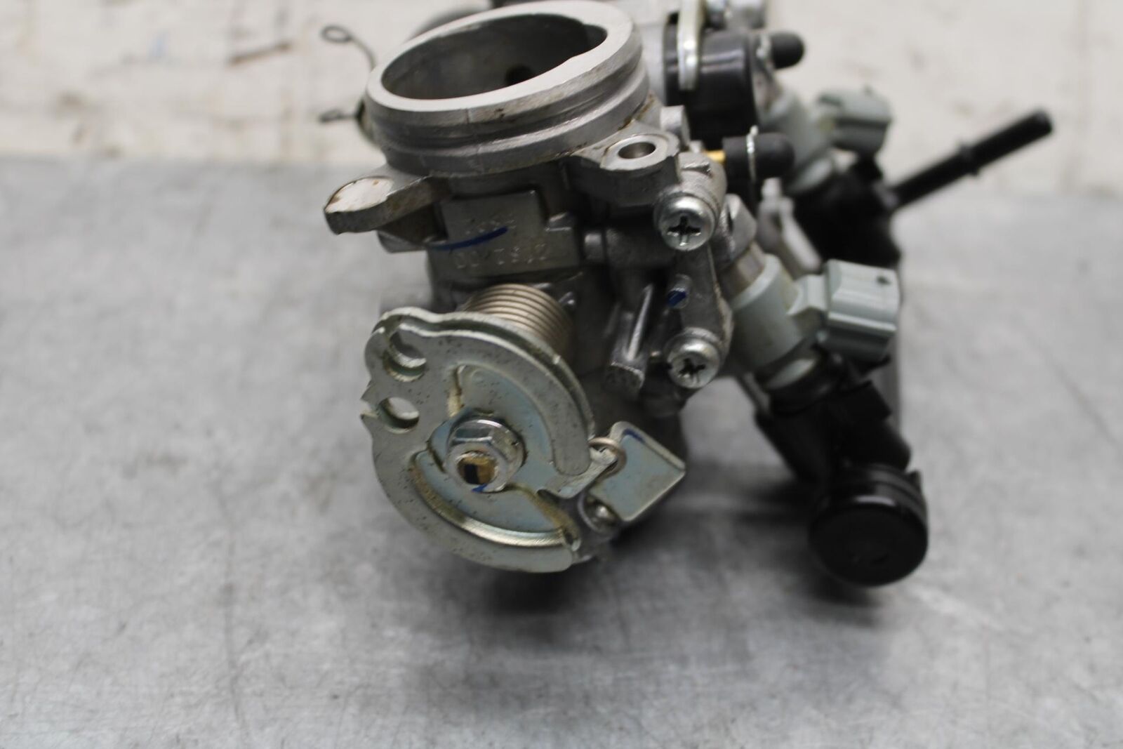 19 YAMAHA YZF R3 MAIN FUEL INJECTORS / THROTTLE BODIES BB56