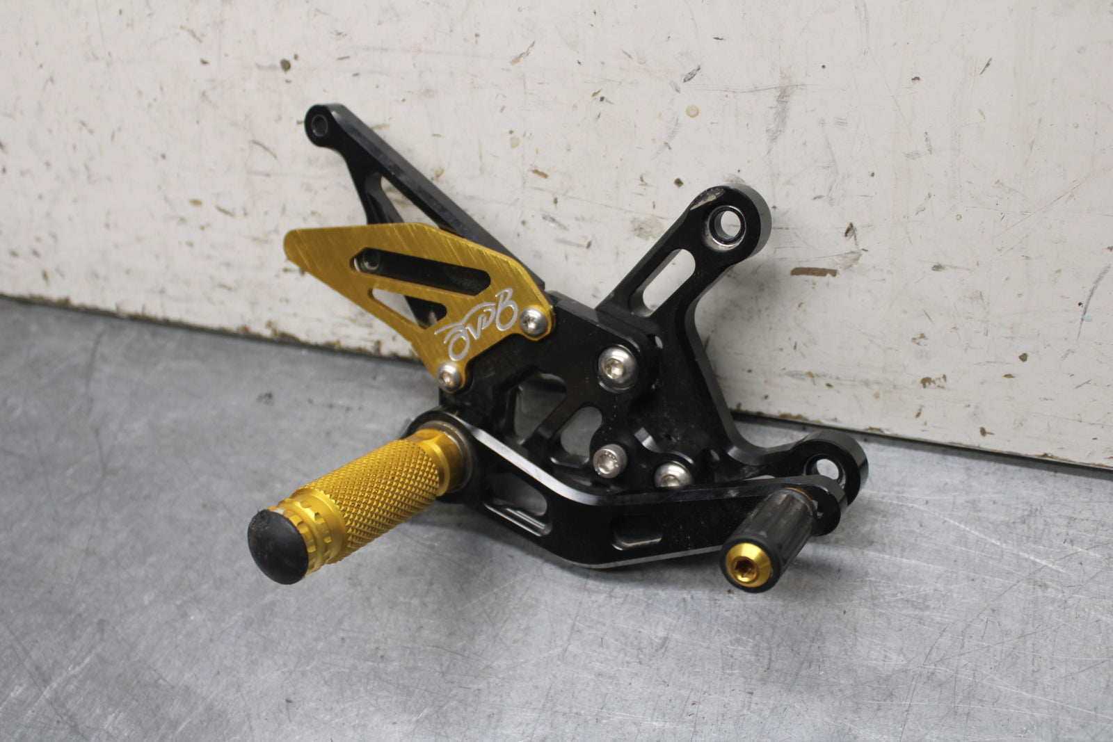 09-14 YAMAHA YZF R1 AFTERMARKET RIGHT REARSET REAR SET FOOT PEG REST STOP BB696