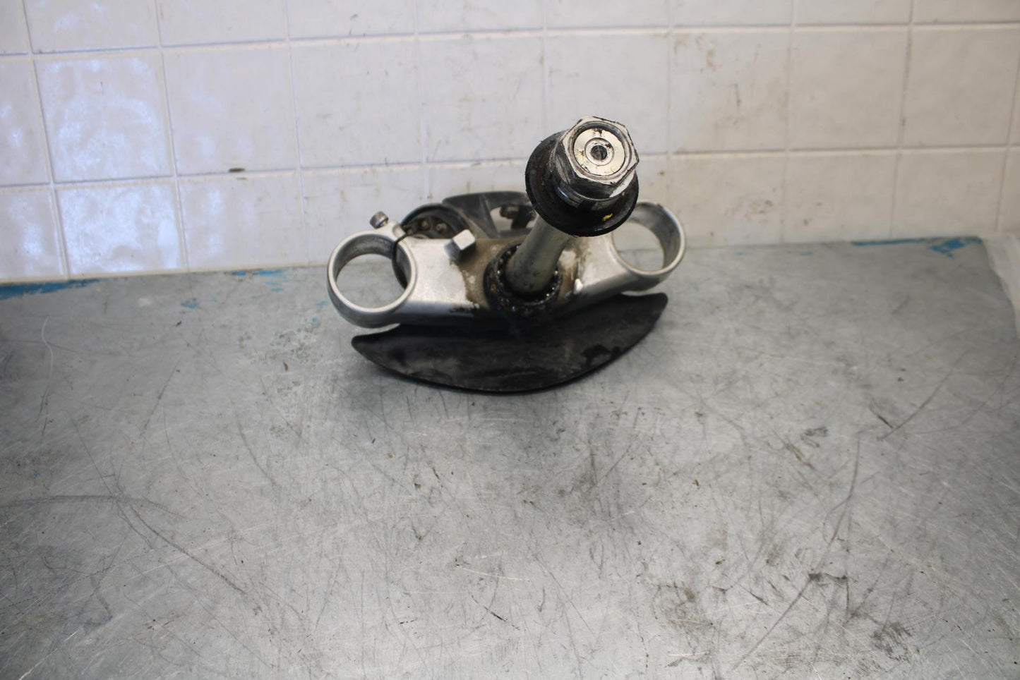 07-08 YAMAHA YZF R1 FRONT FORKS CLAMP LOWER TRIPLE TREE STEM BB425