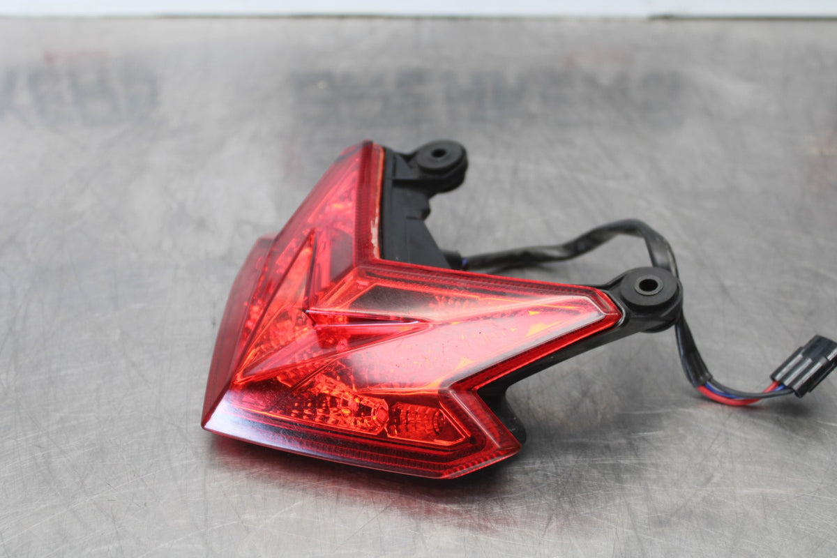 13-18 KAWASAKI NINJA ZX6R REAR TAIL TAILLIGHT BACK BRAKE LIGHT BB908