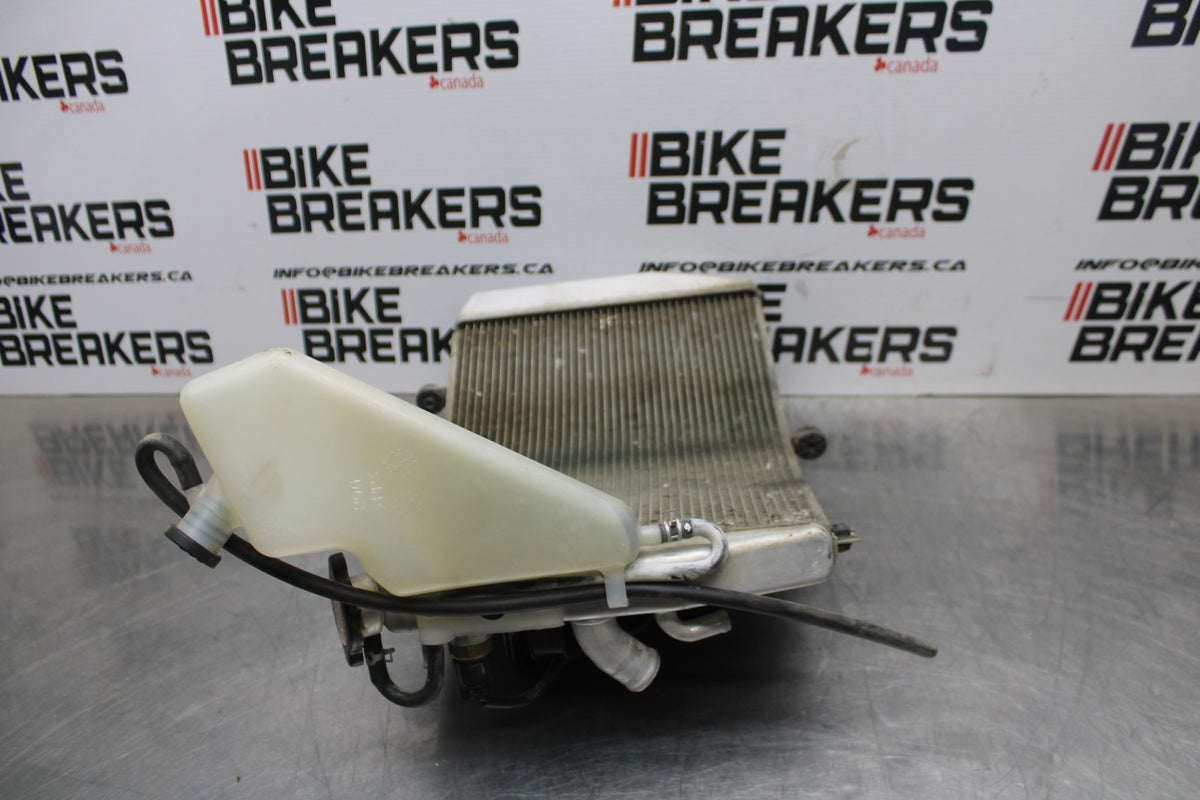 04-05 SUZUKI GSXR600 ENGINE RADIATOR MOTOR COOLER COOLING RADIATER BB329