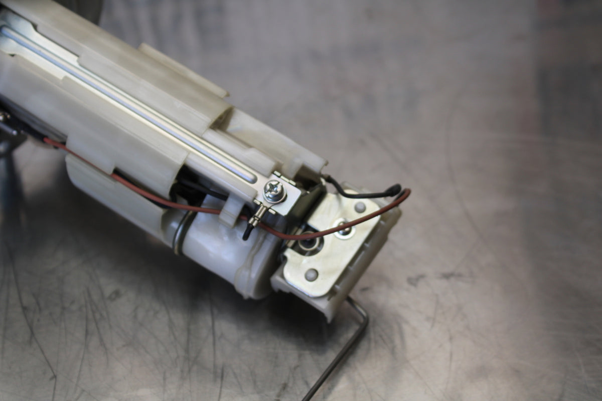 11 SUZUKI GSXR1000 FUEL PUMP GAS PETROL SENDER UNIT BB142