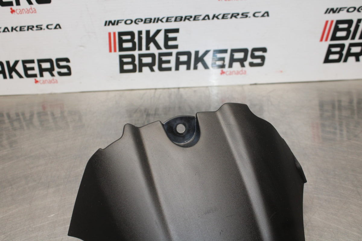 07 SUZUKI GSXR1000 REAR BACK WHEEL TIRE HUGGER FENDER BB770