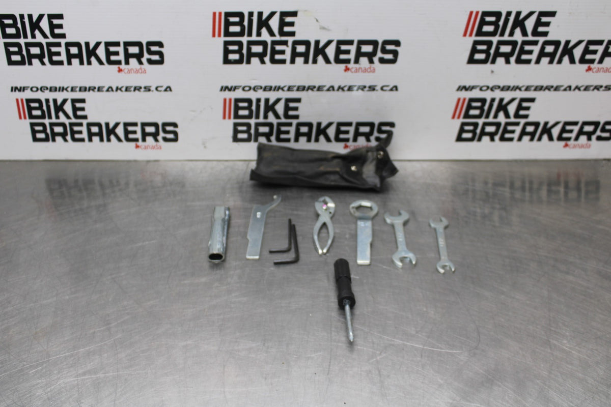 18-26 KAWASAKI Z400 STOCK TOOLS OEM TOOL BAG KIT SET BB852