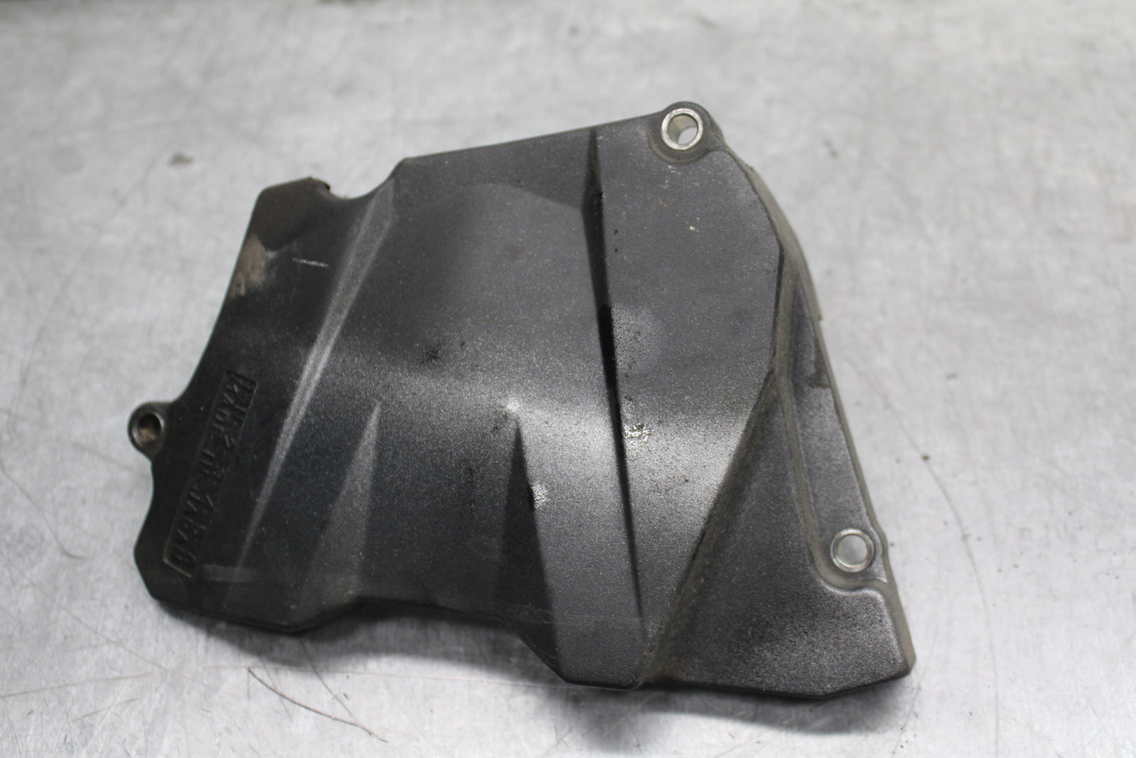 03-05 YAMAHA YZF R6  ENGINE SPROCKET COVER BB751