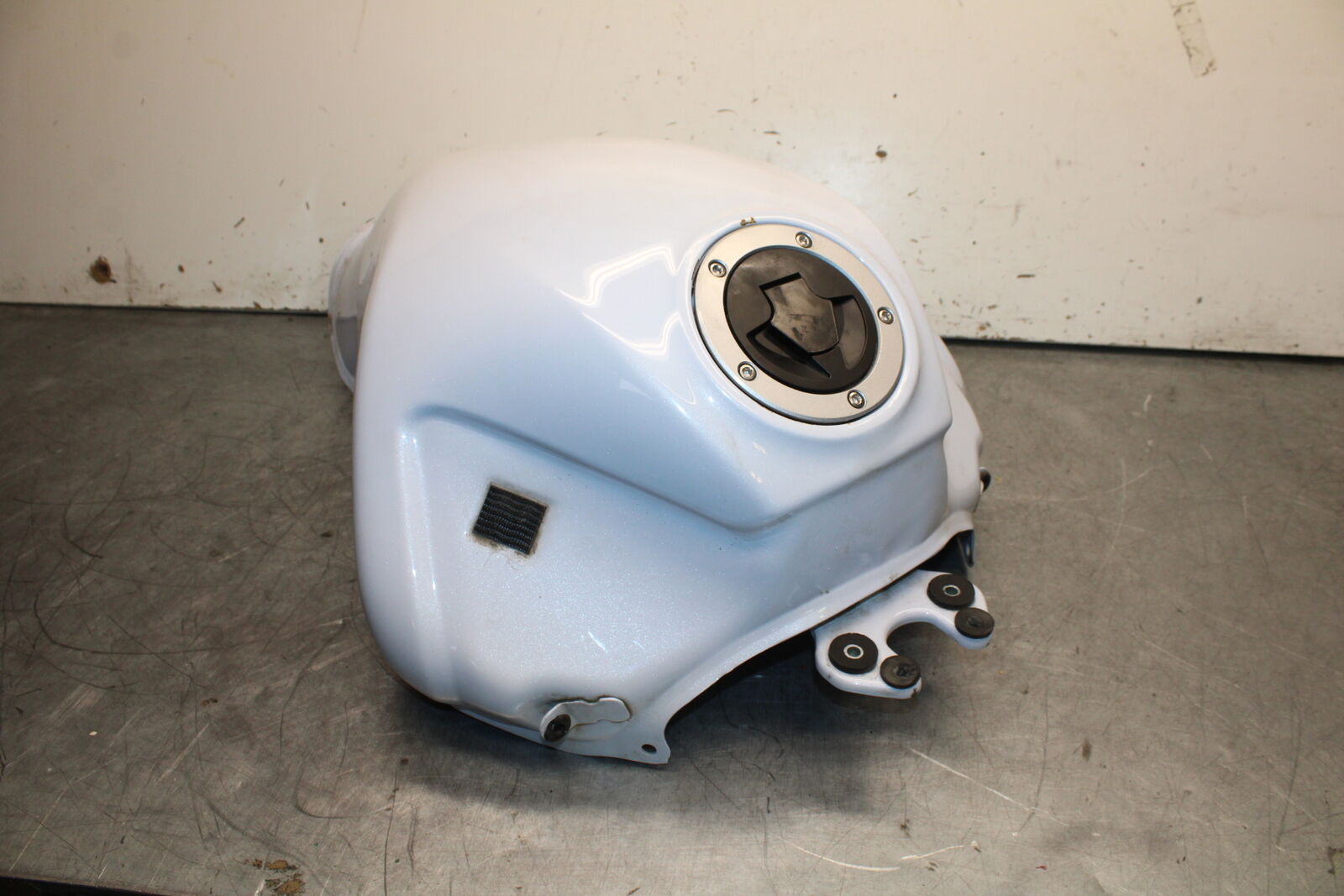 12-17 KAWASAKI ER-6N Z650 GAS TANK FUEL CELL PETROL RESERVOIR BB709